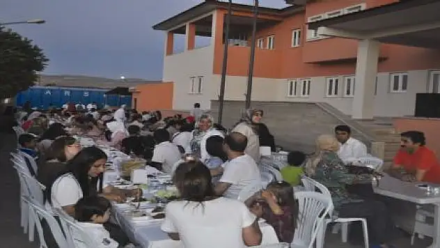 SEVGİ EVLERİNDEN SEVGİ DOLU İFTAR